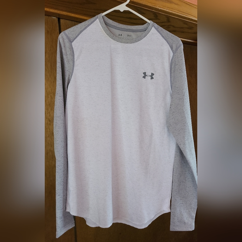 Under Armour Medium Weight Athletic Shirt